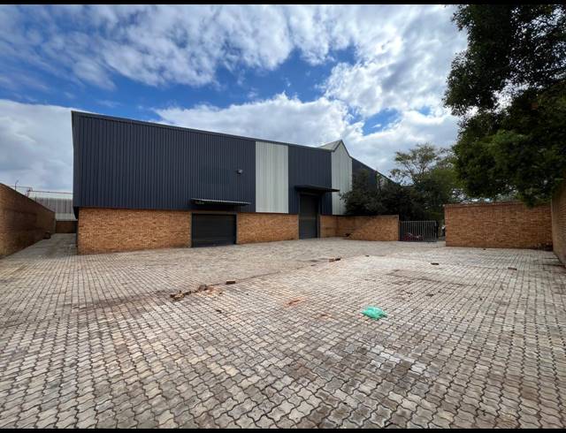 2,499M² WAREHOUSE TO LET IN LASER PARK